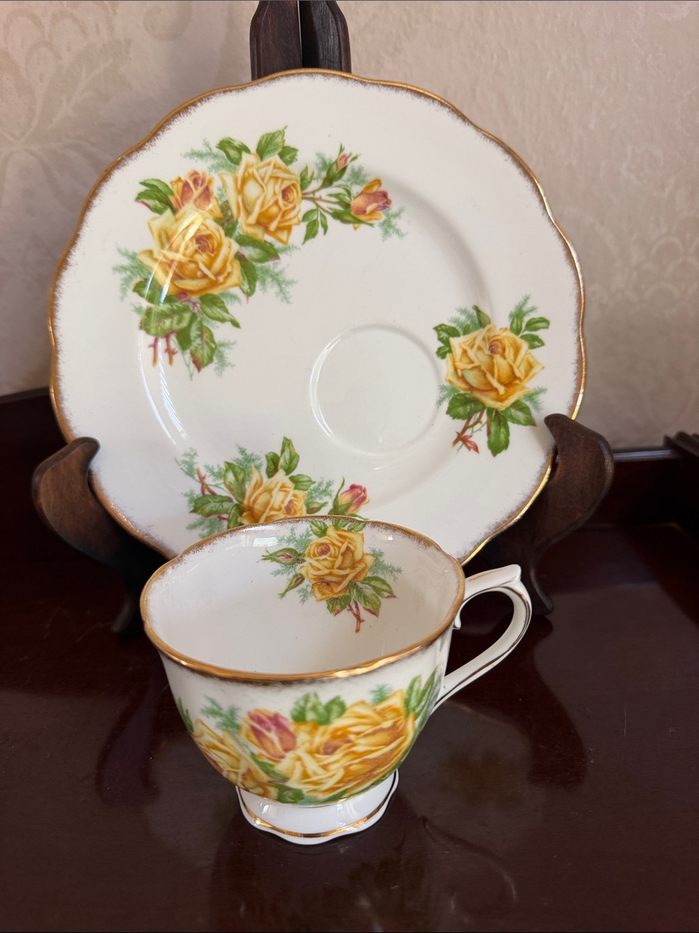 Royal Albert tea rose Yellow Rose Teacup and snack plate Set England